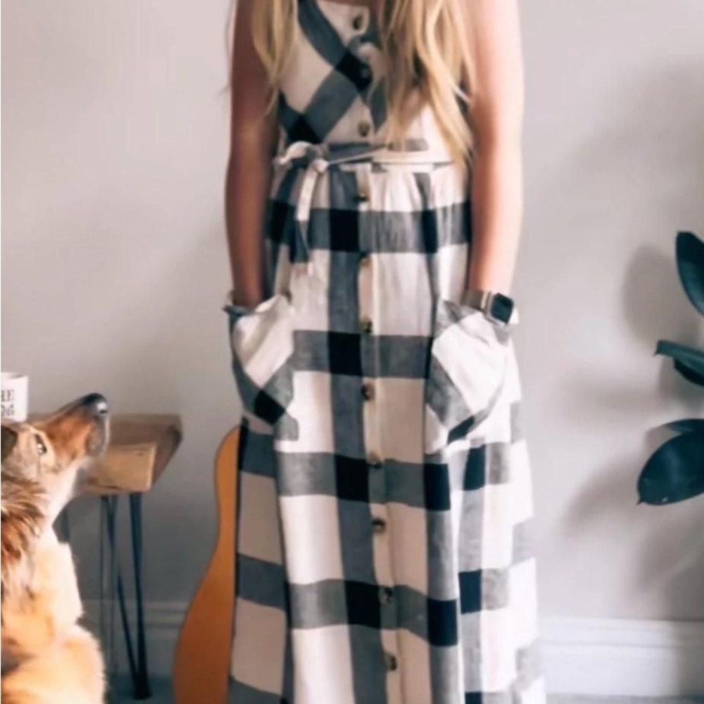 F&F Black and White Sleeveless V-neck Maxi Sundress